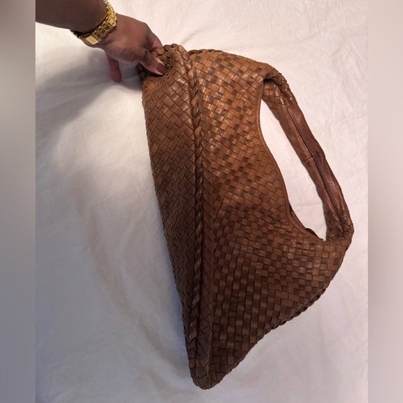 Bottega Veneta Tan Woven Shoulder Bag - Picture 6 of 8